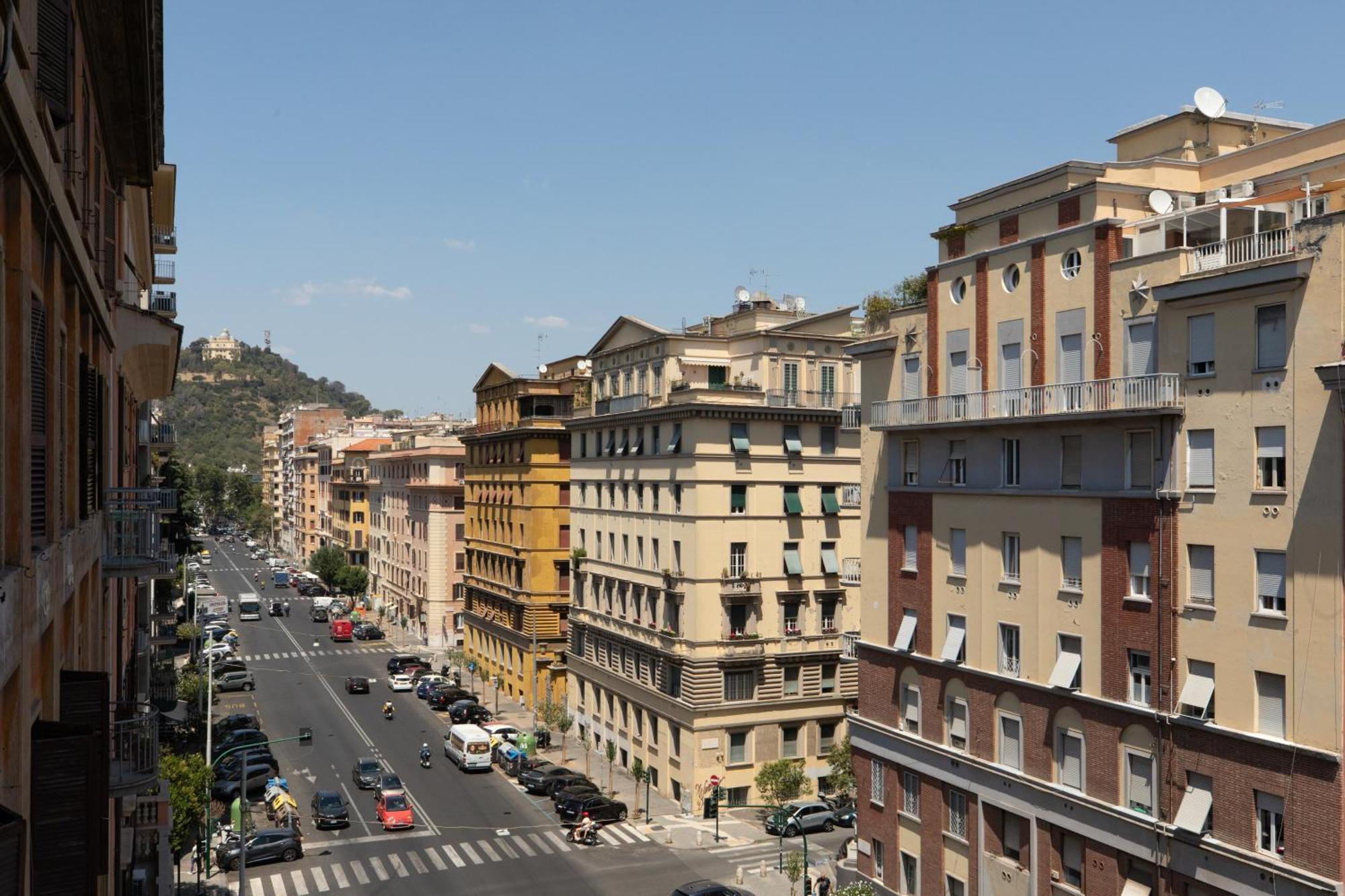 Iflat Bright & Comfy 2-bedroom Near Vatican Apartment Rom